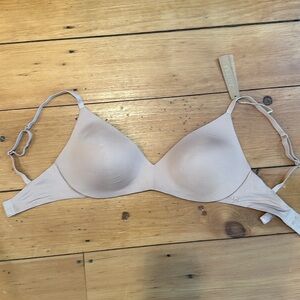 NWT Skims wireless bra in color clay (32 DD)